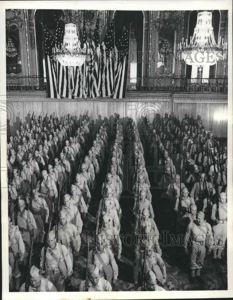 1942 Press Photo Military police parade on ground of the Stevens Hotel, Chicago- Historic Images