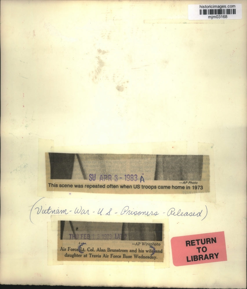 1973 Press Photo Alan Brunstrom with wife and daughter at Travis Air Force Base