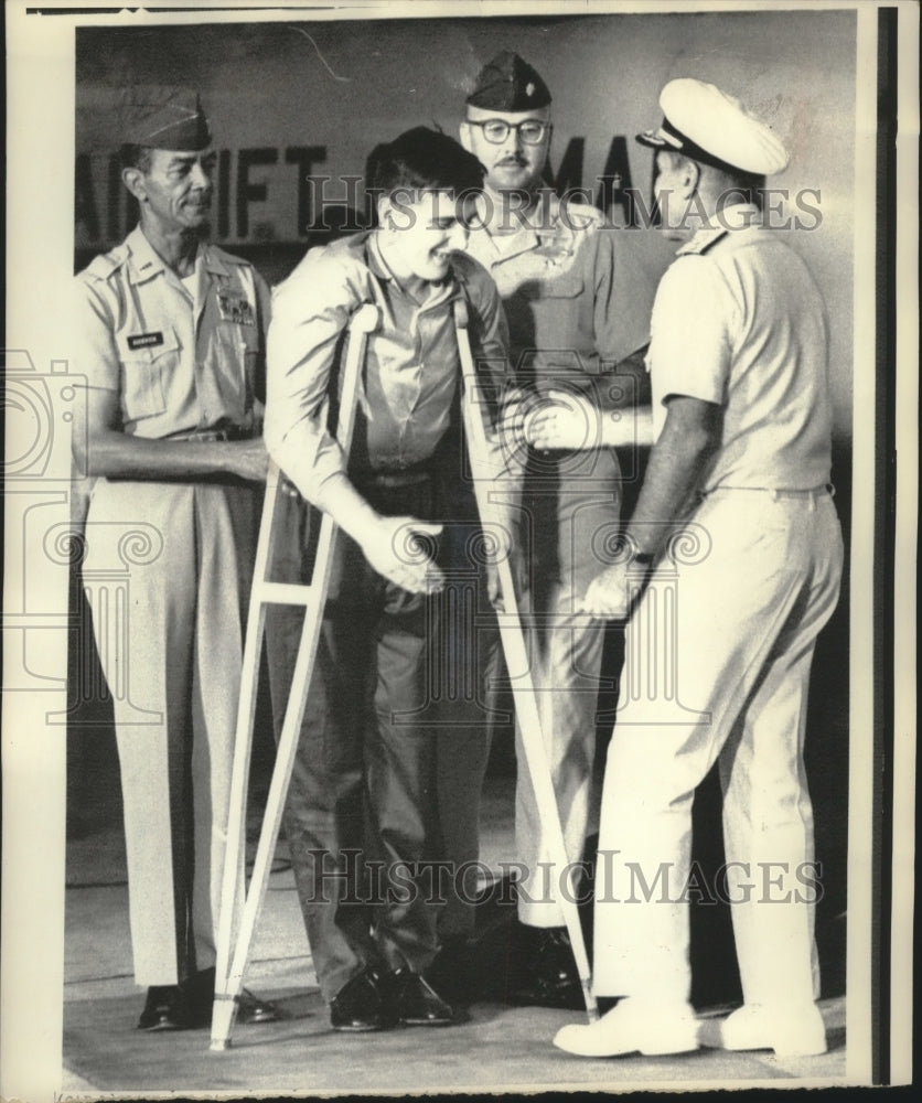 1973 Press Photo Bill Baird, former POW, at Clark Air Base in the Philippines