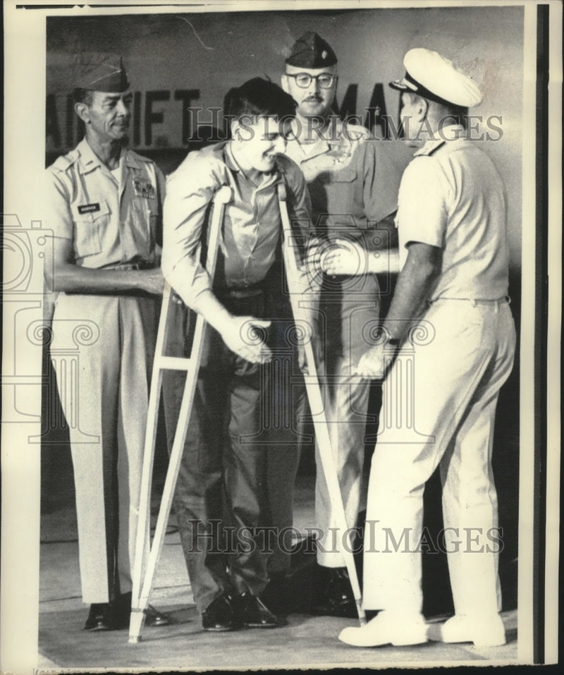 Load image into Gallery viewer, 1973 Press Photo Bill Baird, former POW, at Clark Air Base in the Philippines
