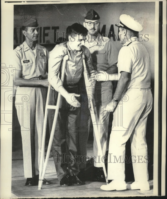 1973 Press Photo Bill Baird, former POW, at Clark Air Base in the Philippines