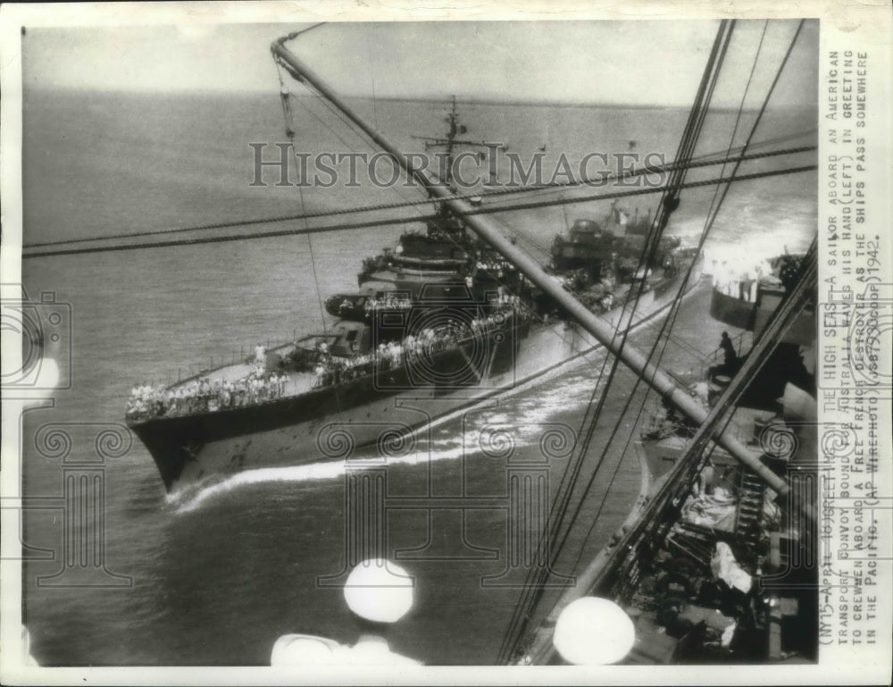 1942 Press Photo American transport convoy passing Free French destroyer