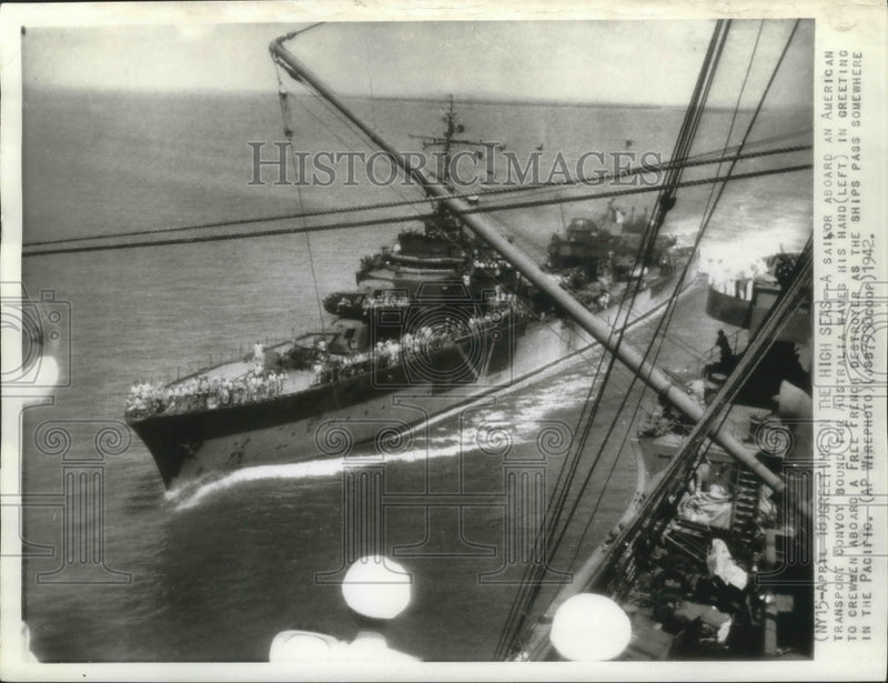 Load image into Gallery viewer, 1942 Press Photo American transport convoy passing Free French destroyer
