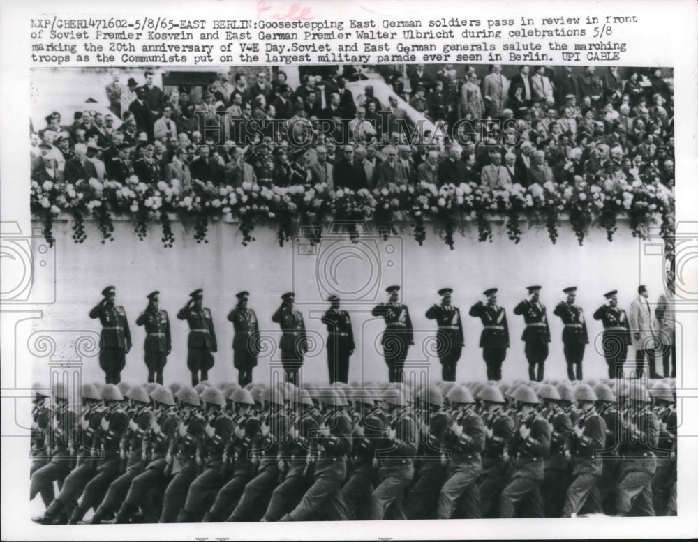 1965 Press Photo World War II - Soviet and German Premiers with Soldiers