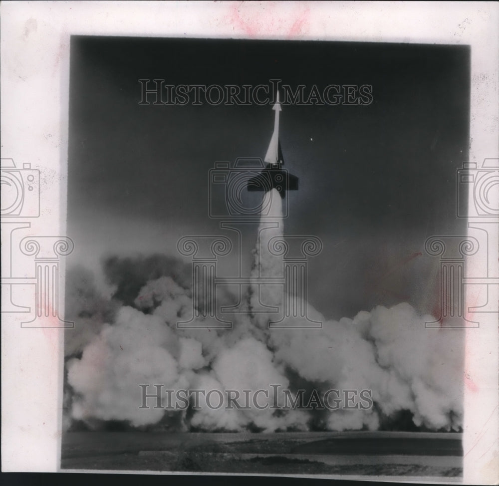 1951 Press Photo Antiaircraft Guided Missile by Douglas Aircraft and Bell