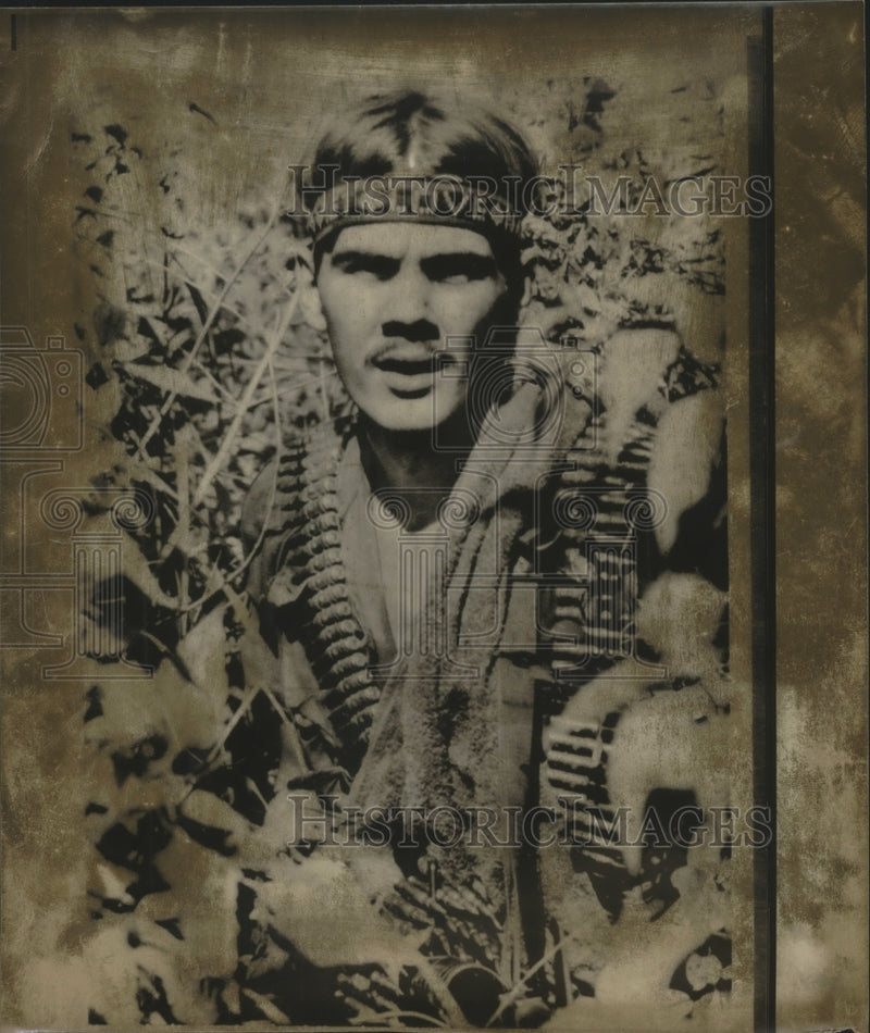 Load image into Gallery viewer, 1972 Press Photo Clifford Erickson in jungle on last day of patrol near Saigon

