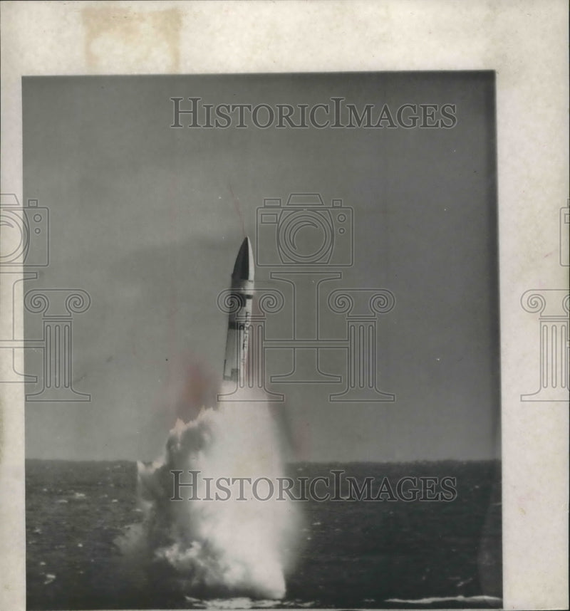 Load image into Gallery viewer, 1963 Press Photo Polaris A-3 Guided Missile Launches - mjm04750
