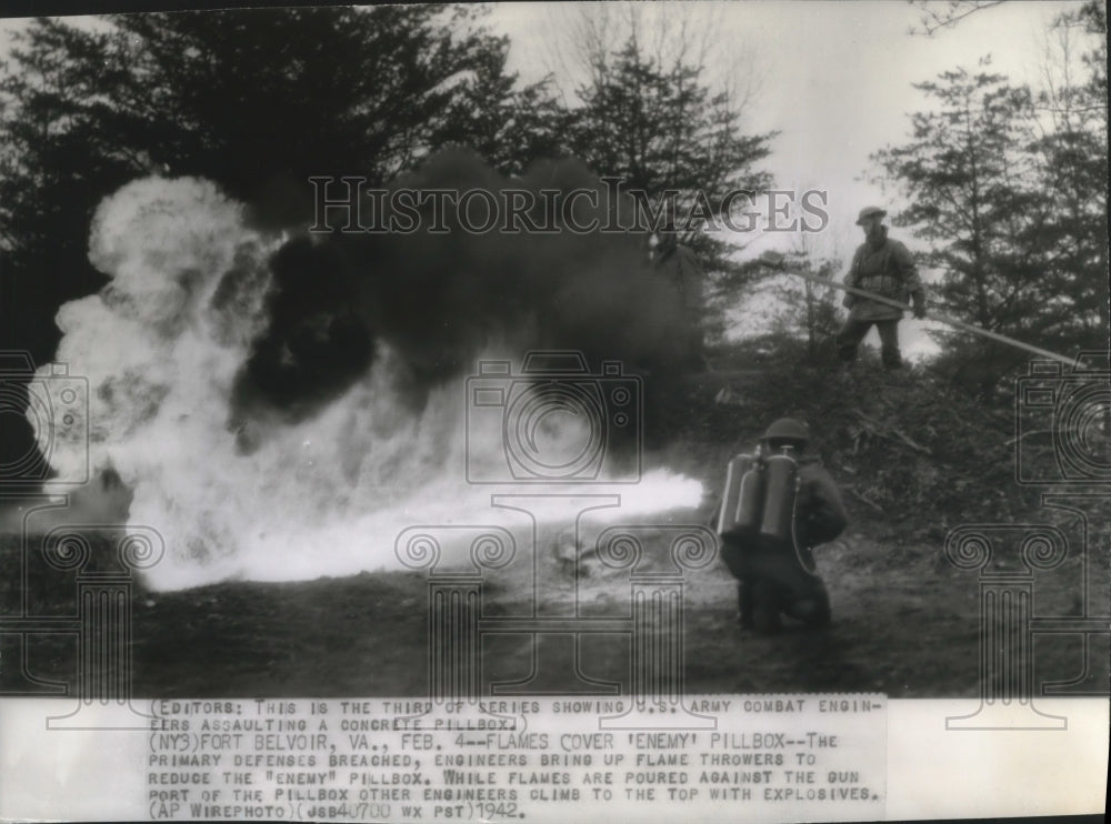 1942 Press Photo Engineers use flame thrower to reduce enemy pillboxes, Virginia- Historic Images