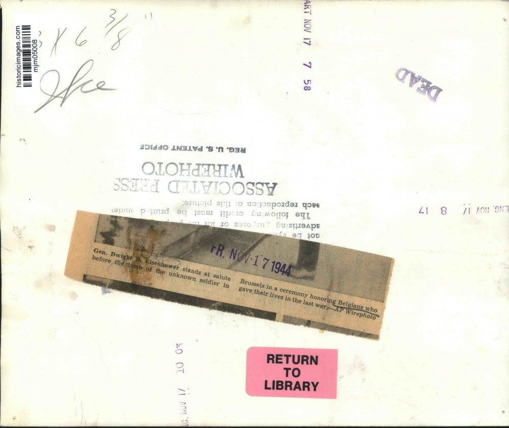 1944 Press Photo General Dwight Eisenhower at the Tomb of the Unknown Soldier