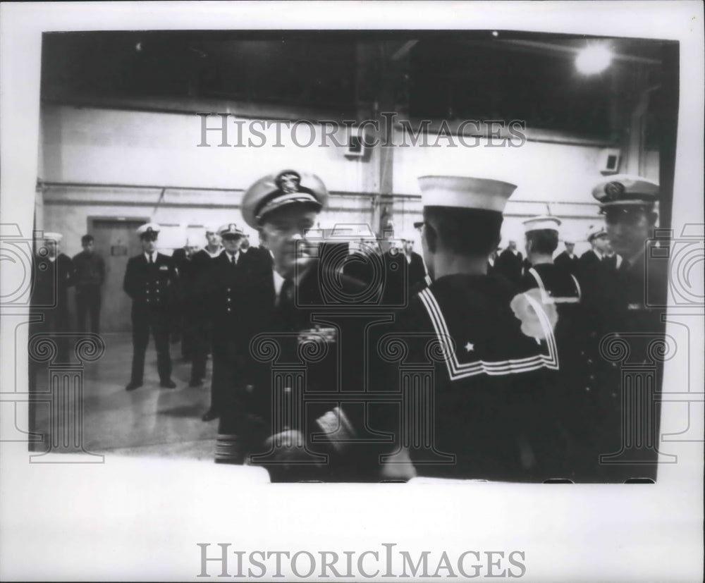 1963 Press Photo Rear Admiral Ira Nunn with reservists at Naval Reserve Armory