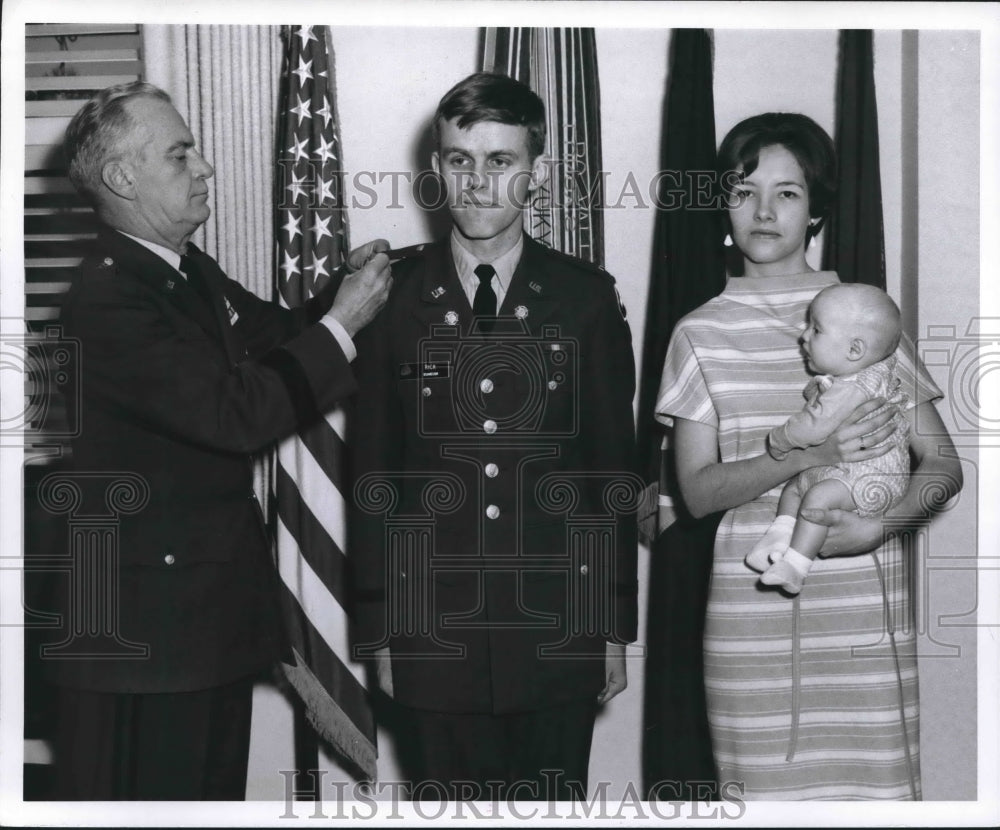 1969 Press Photo Jerome B. Rick, First Lieutenant, and Family, St. Louis