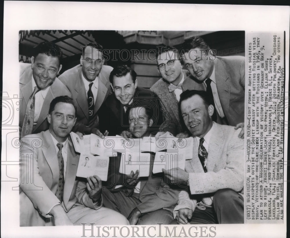 1955 Press Photo Former American Soldiers with Russian Visas - mjm05232