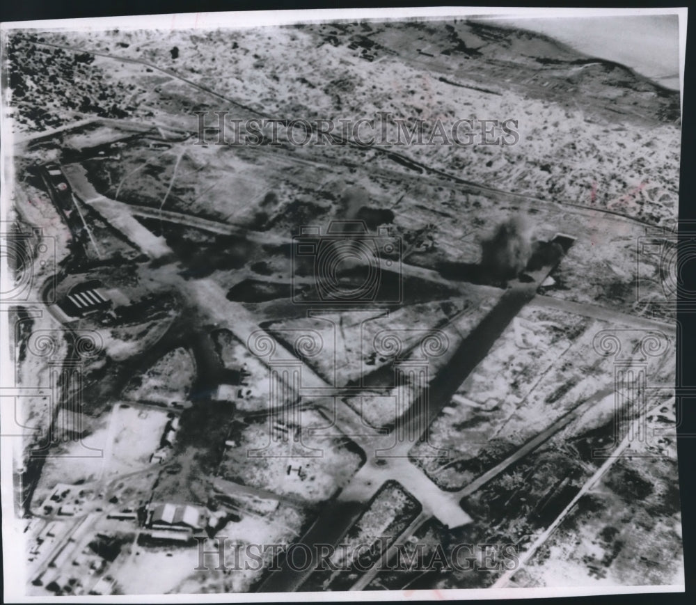 1956 Press Photo Dakhaila Airfield, Egypt, After Attack by British Planes