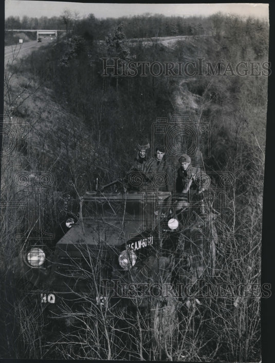 1941 Press Photo Troops in scout car driving through rough terrain, Fort Knox- Historic Images