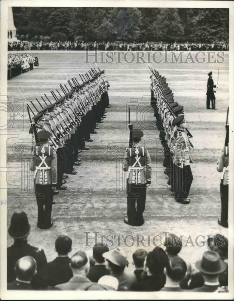 1938 Press Photo English Horse Guards march at trooping of the colors, London