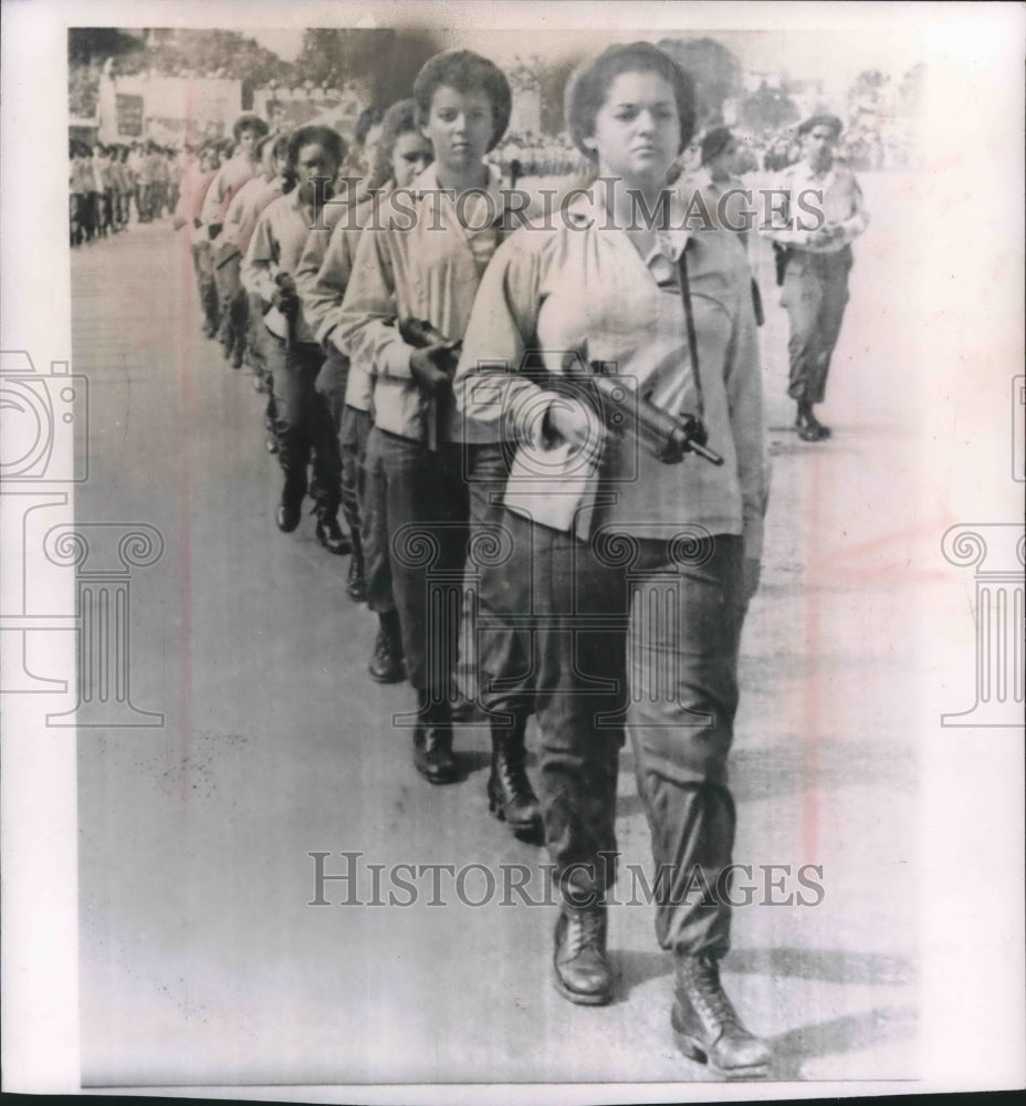 1961 Press Photo Militia women carrying weapons in Havana parade, Cuba