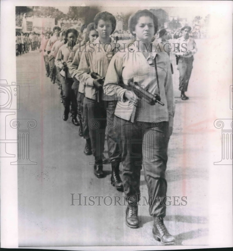 Load image into Gallery viewer, 1961 Press Photo Militia women carrying weapons in Havana parade, Cuba
