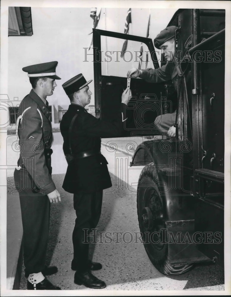 1951 Press Photo George Conkling, Sylvain Thomas at Allied Headquarters, France- Historic Images