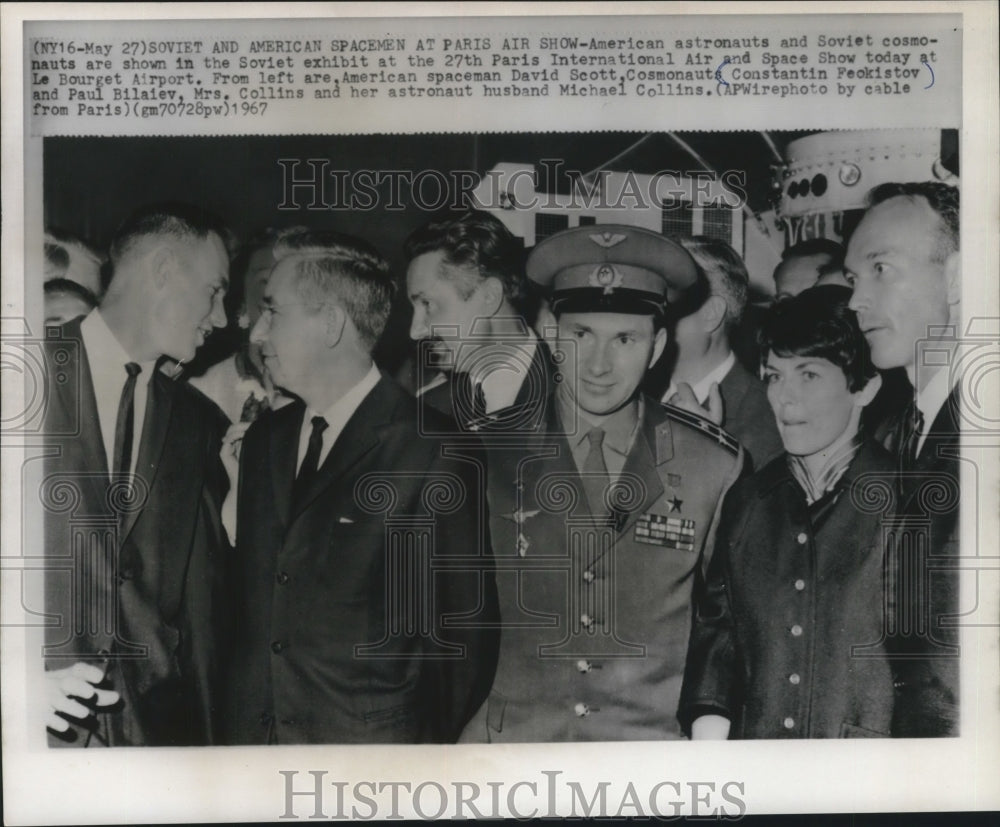 1967 Press Photo Soviet and American Spacemen together at Paris Air Show