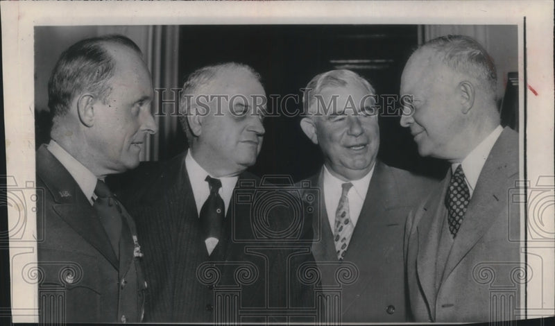 Load image into Gallery viewer, 1951 Press Photo General Dwight Eisenhower With Senators Wherry and McFarland
