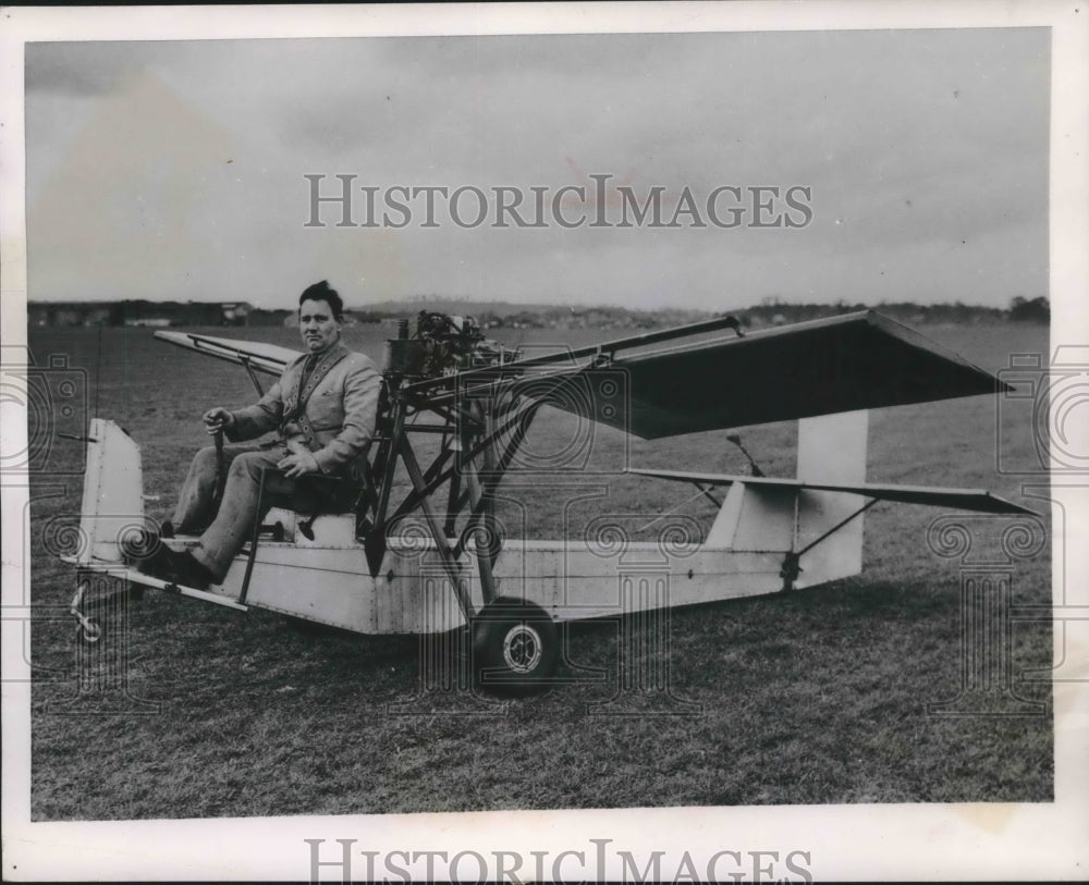 1955 Press Photo Douglas Bianchi invents plane for training, England - mjm05650- Historic Images