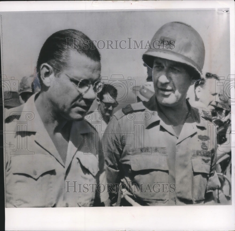 1966 Press Photo Secretary McNamara and John Norton during visit to Phu Cat