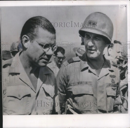 1966 Press Photo Secretary McNamara and John Norton during visit to Phu Cat