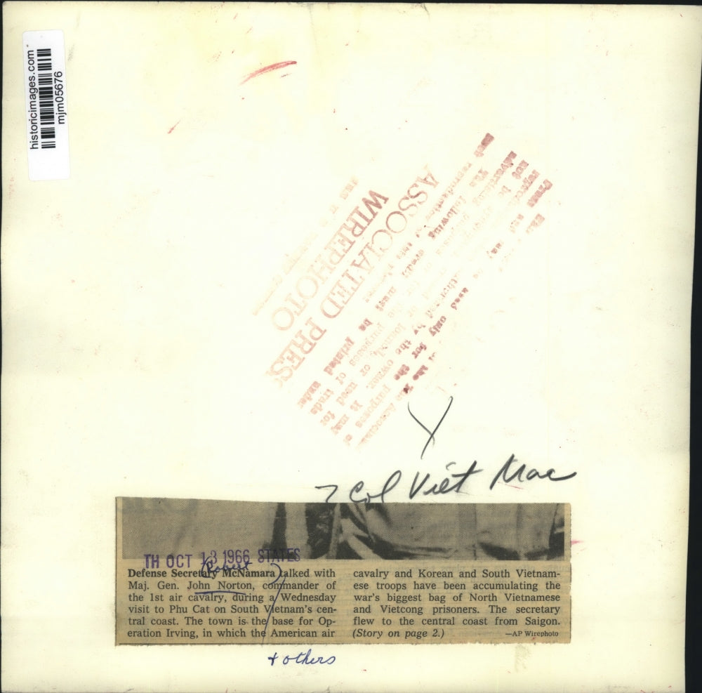 1966 Press Photo Secretary McNamara and John Norton during visit to Phu Cat