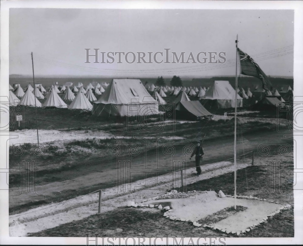 1952 Press Photo Sentry at Canadian Camp, Munsterlager, Germany - mjm05682- Historic Images