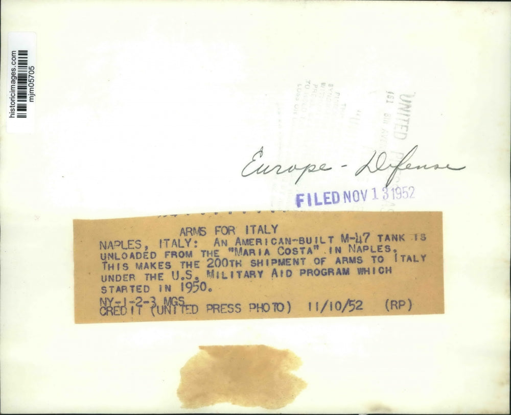 1952 Press Photo M-47 tank is unloaded from the "Maria Costa" in Naples