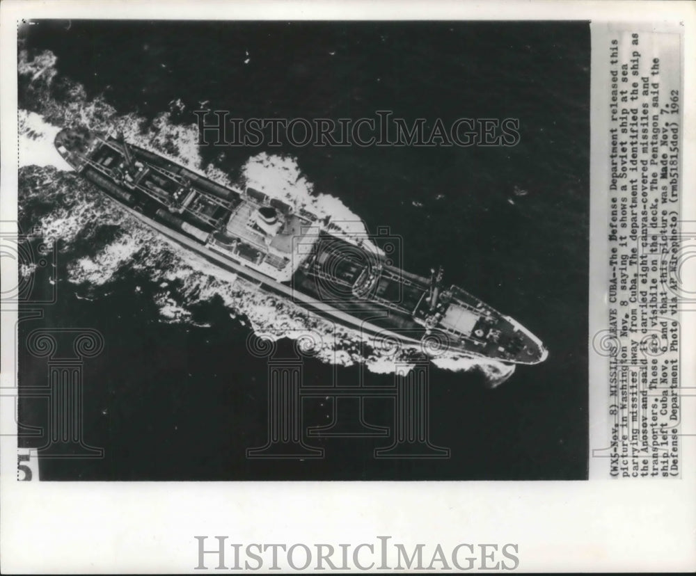 1962 Press Photo Soviet ship Anosov at sea carrying missiles from Cuba- Historic Images