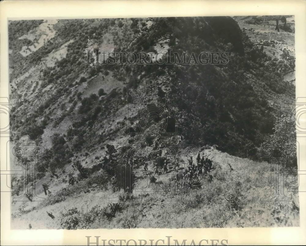 1935 Press Photo Italian forces advancing on Makale, Ethiopia - mjm05743- Historic Images