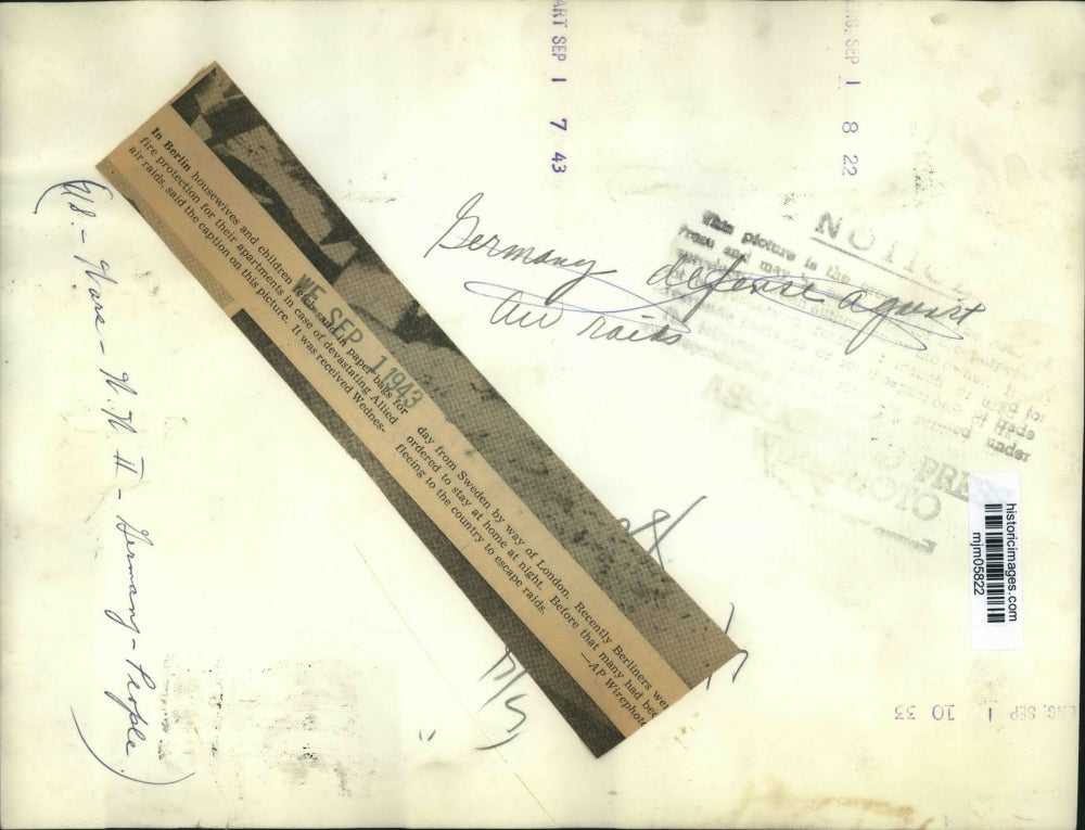 1943 Press Photo Sand bags used for fire protection in case of air raids, Berlin