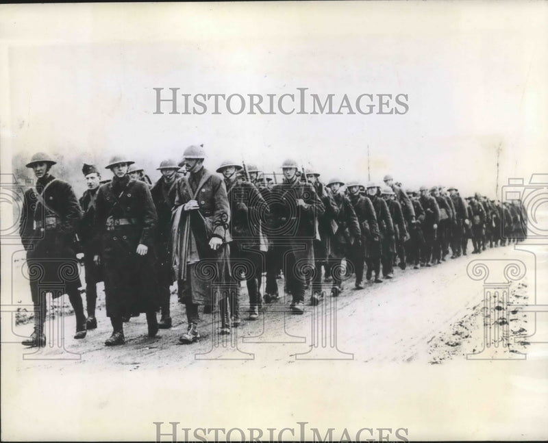Load image into Gallery viewer, 1918 Press Photo "Fiightin 69th" National Guard Rainbow division in France, 1918
