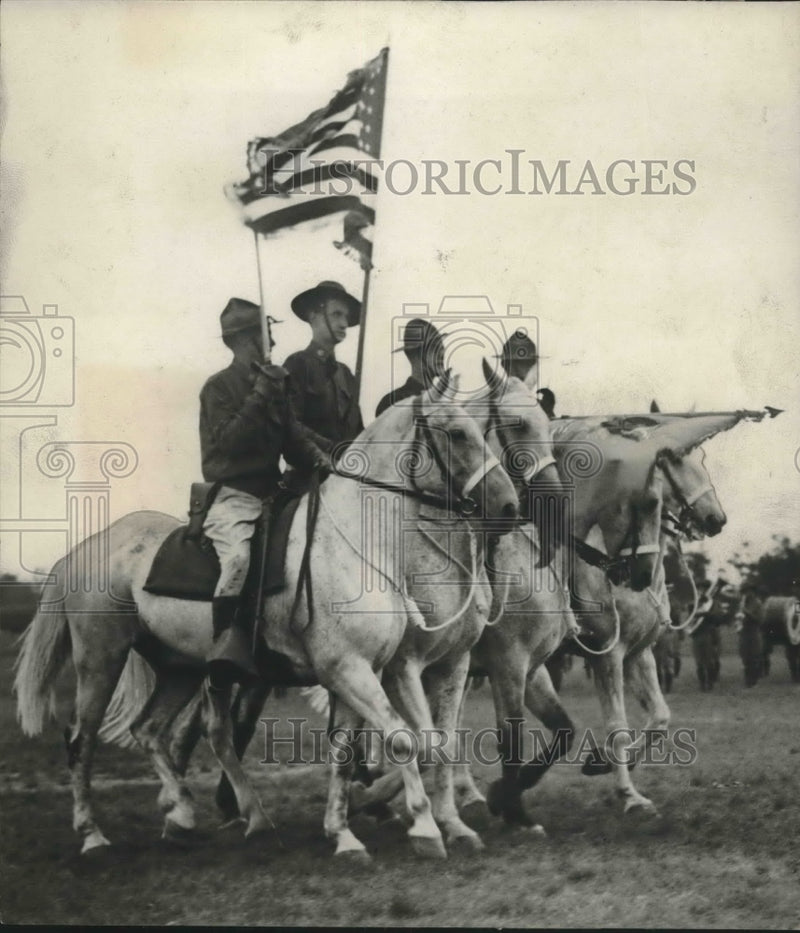 Load image into Gallery viewer, 1930 Press Photo Wisconsin National Guard - Color Guard in Governor's Day Parade
