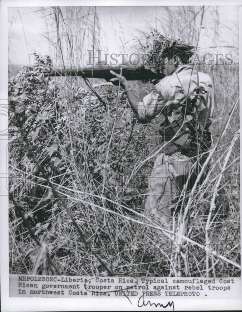1955 Press Photo Camouflaged Government Trooper on Patrol, Costa Rica