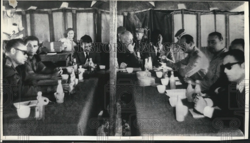 1973 Press Photo Egyptian and Israeli Officials Sign Ceasefire Pact - mjm06436