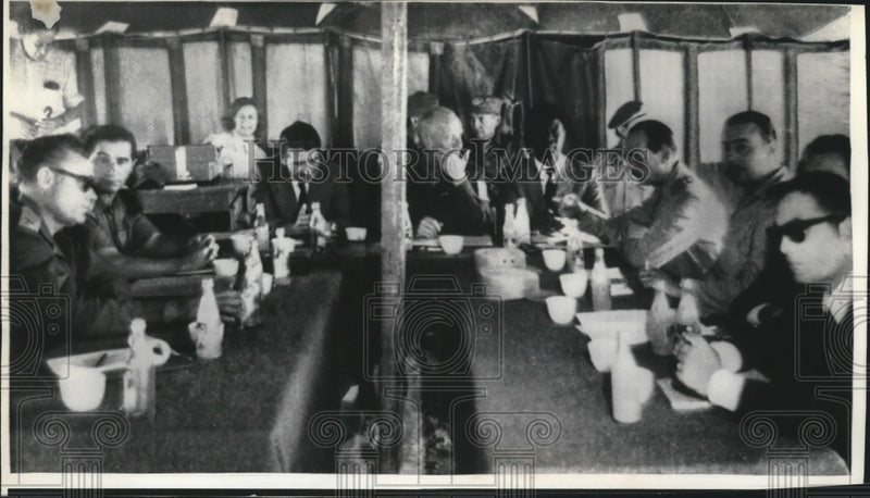 Load image into Gallery viewer, 1973 Press Photo Egyptian and Israeli Officials Sign Ceasefire Pact - mjm06436
