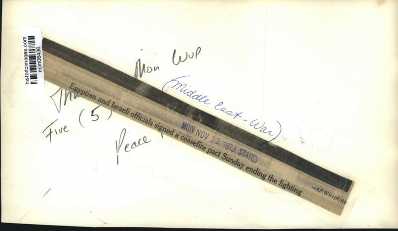 Load image into Gallery viewer, 1973 Press Photo Egyptian and Israeli Officials Sign Ceasefire Pact - mjm06436
