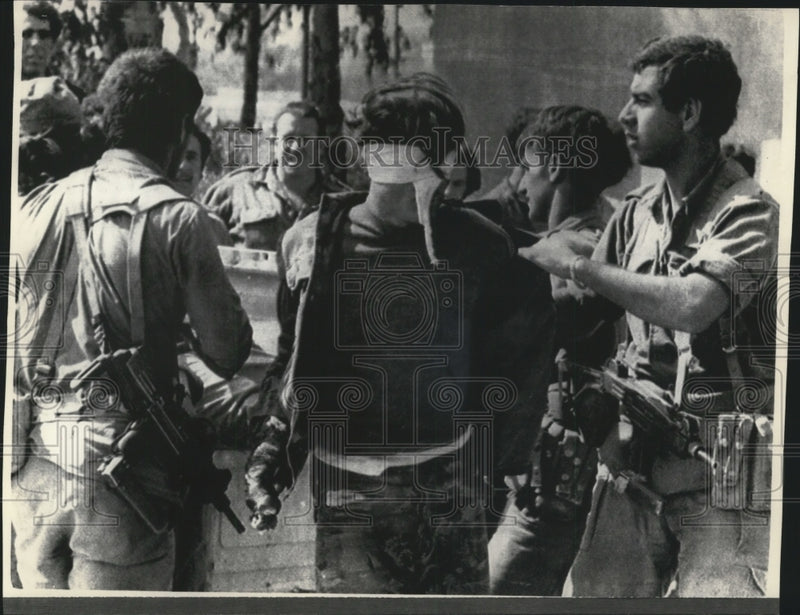 Load image into Gallery viewer, 1973 Press Photo Syrian Soldier Captured in Golan Heights by Israeli Soldiers
