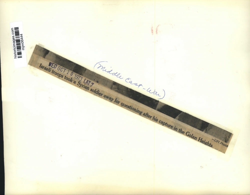 1973 Press Photo Syrian Soldier Captured in Golan Heights by Israeli Soldiers