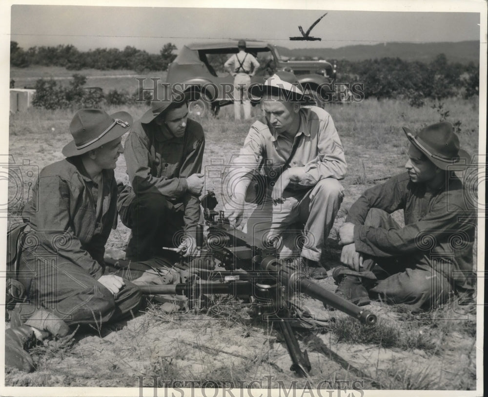 1940 Press Photo Camp McCoy - Henry Stalker, Frank Miller, and Other Soldiers