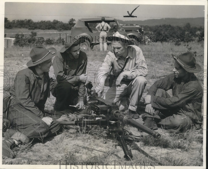 Load image into Gallery viewer, 1940 Press Photo Camp McCoy - Henry Stalker, Frank Miller, and Other Soldiers
