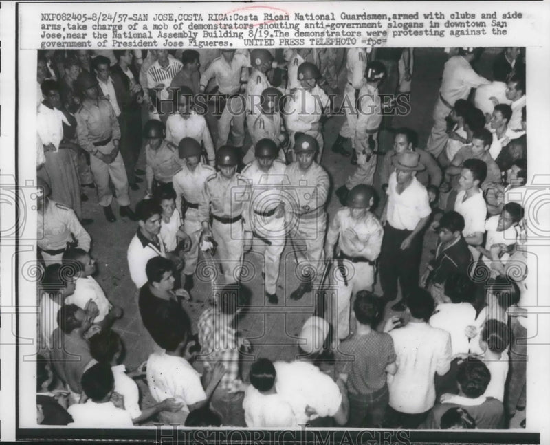 Load image into Gallery viewer, 1957 Press Photo Costa Rican National Guardsmen, Anti-Government Demonstrators
