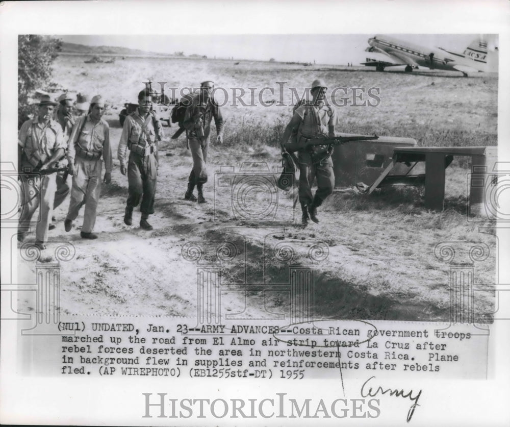 1955 Press Photo Government Troops Near El Almo Air Strip, Costa Rica
