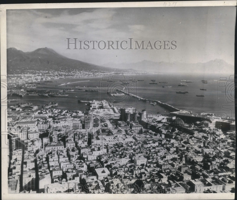 Load image into Gallery viewer, 1943 Press Photo World War II - Allied Ships in Harbor in Naples, Italy
