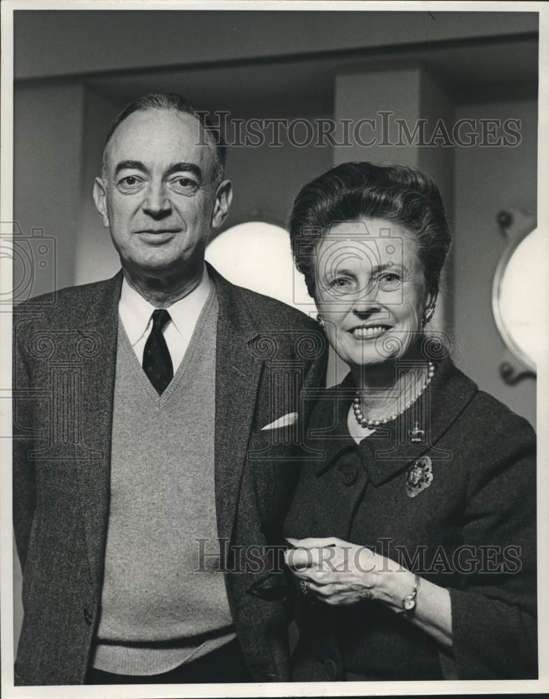 Load image into Gallery viewer, 1965 Press Photo General Andrew O'Meara and Wife, Munich, Germany - mjm07508

