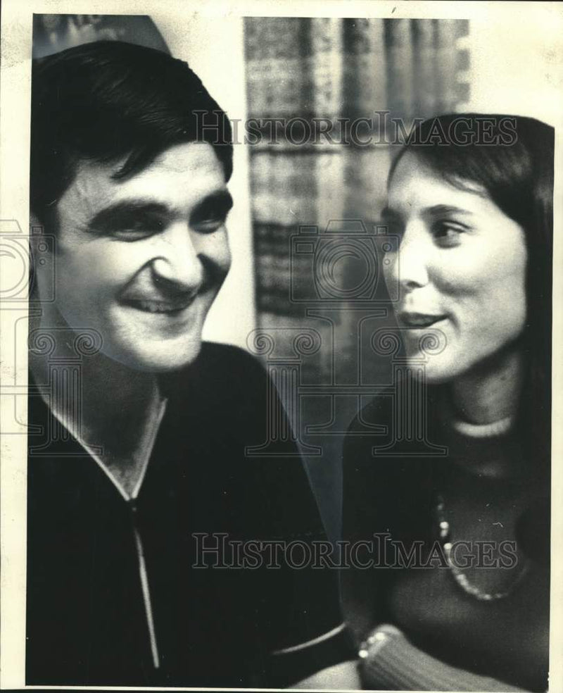 Load image into Gallery viewer, 1974 Press Photo Donald S. Heiliger, Former Prisoner of War, and Wife

