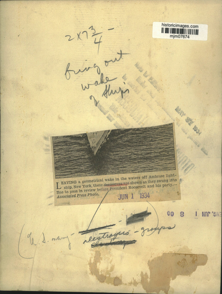 1934 Press Photo Destroyers off New York leave a geometrical wake - mjm07674