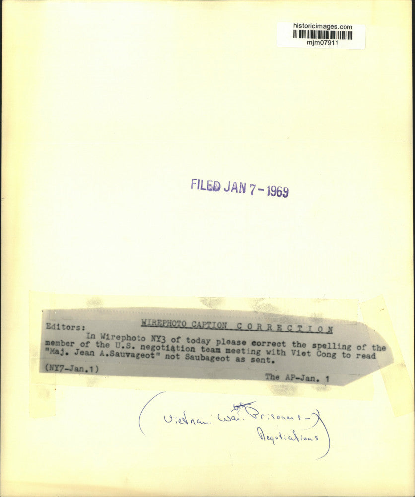 1969 Press Photo Negotiations at Tay Ninh for prisoners by US and Vietcong Reps